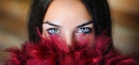 Plesové trendy 2018: zlaďte šaty s farbou očí!