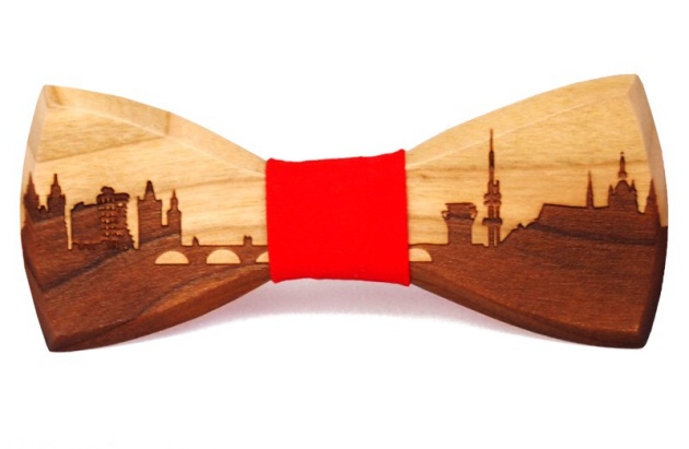 štýlovka pod krkom, to je drevený motýlik Praha za 34 €
