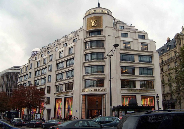 sídlo značky Louis Vuitton sa nachádza na slávnom Champs – Elysées
