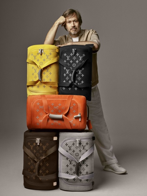 návrhár Mark Newson s radom cestovnej batožiny LV