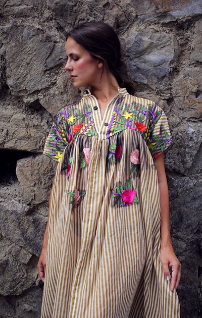 Bavlnené Boho šaty s kvetinovou aplikáciou